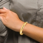10k 7/16 High Polished Hinged Bangle Bracelet - Image 4
