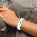 Sterling Silver Rhodium-plated D/C 20mm Hinged Bangle Bracelet - Image 4